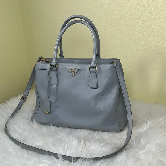 💯Authentic Prada Safiano Leather Handbag🍀